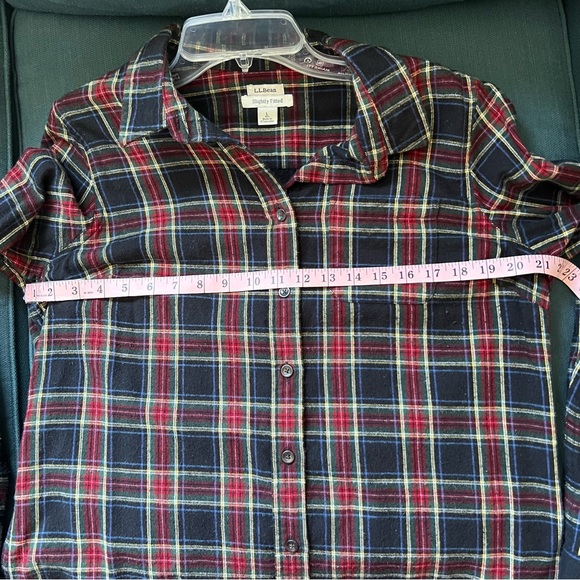 L.L. Bean Slightly Fitted women’s Flannel - Picture 3 of 5